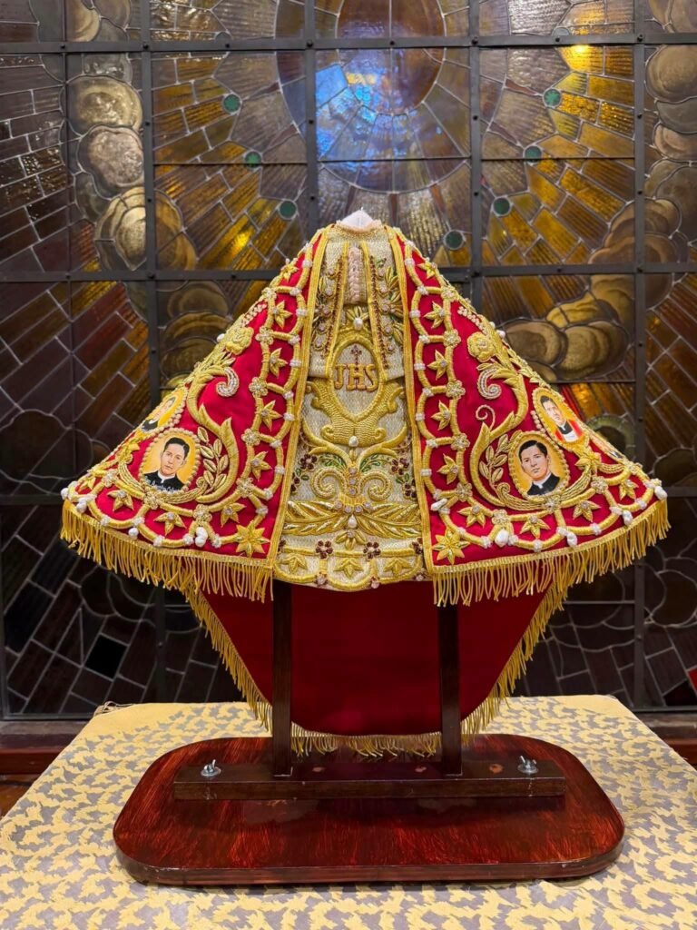 La Virgen de San Juan estrena vestido para la Fiesta del 15 de Agosto